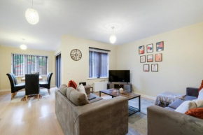 Modern Comfort 4 Bedroom, 3 Bath House in Larchfield